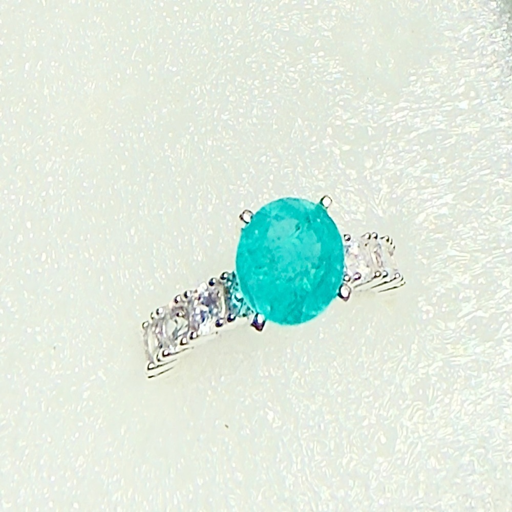 Natural Emeral Oval Solitaire Ring with Clear Accent Stones - Women Jewelry